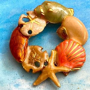 Vintage 80s Signed JJ Gold Toned & Enamel Seashells & Starfish Broach!
